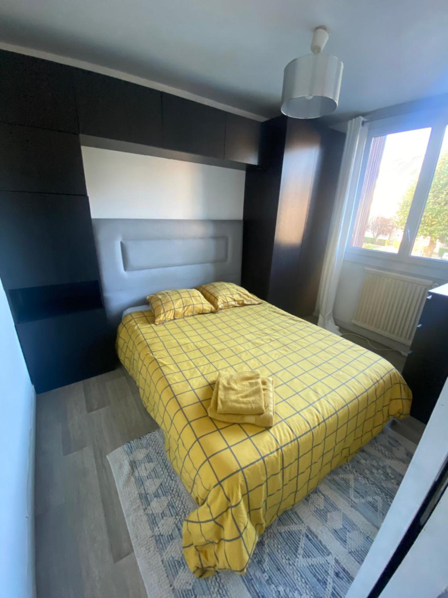 Bel Appartement Spacieux ,Convivial De 3 Chambres Avec Parking Prive Secure Caen Exterior photo