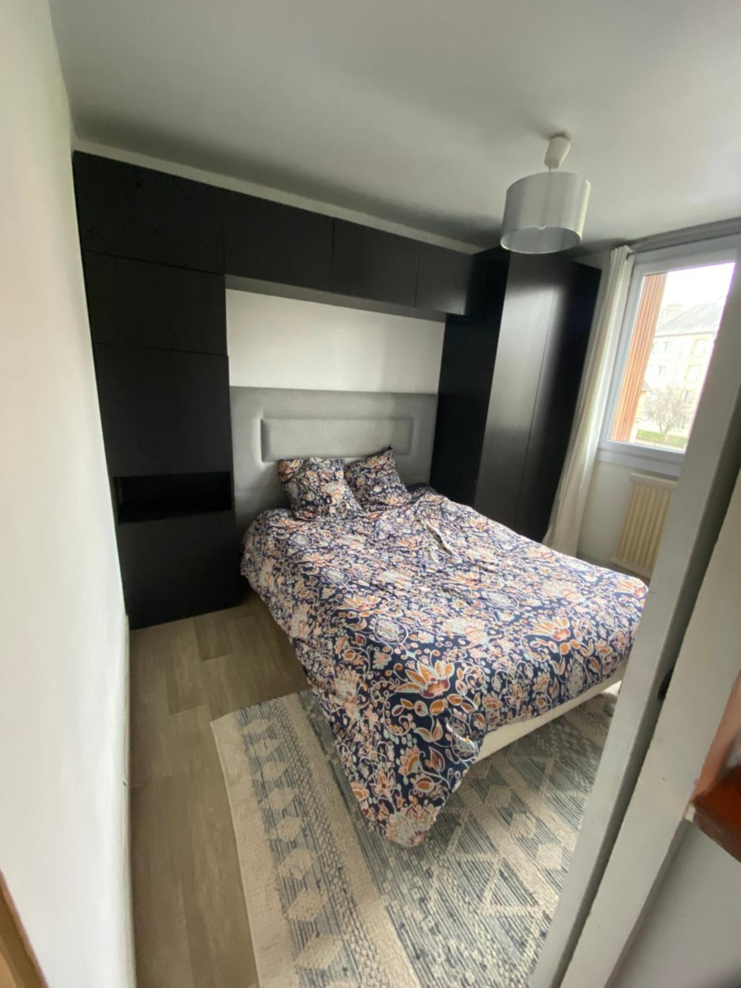 Bel Appartement Spacieux ,Convivial De 3 Chambres Avec Parking Prive Secure Caen Exterior photo